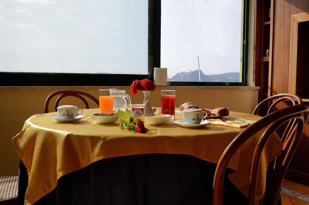 Albergo Delle Rose 포츠올리 외부 사진